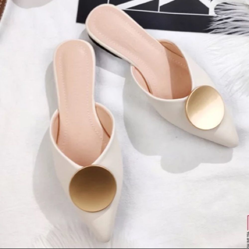 Riveted Off White Crème Gold Pointed Toe Flat Mules Shoes - Picture 8 of 17